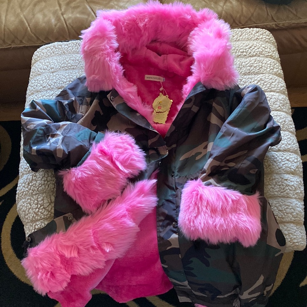 Camo coat woman’s